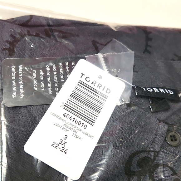 ❤️NWT VINTAGE TORRID BLOUSE - SKULL HEART BOLT PRINT - LIZZIE - BUTTON FRONT - Picture 11 of 15